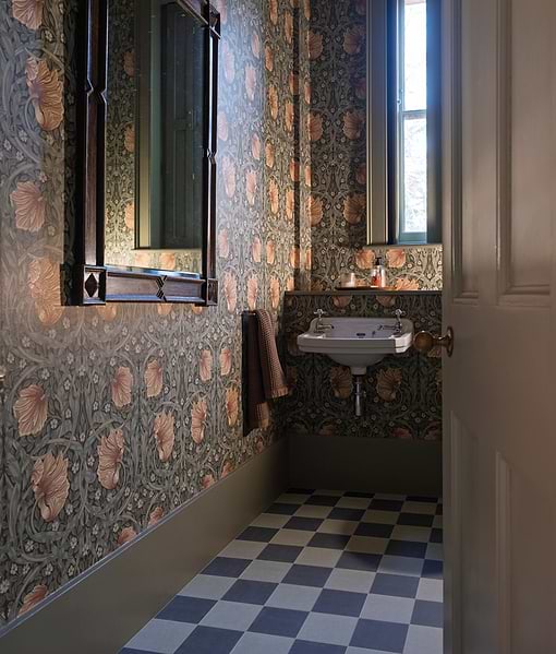 Aventuras Navy Field Porcelain