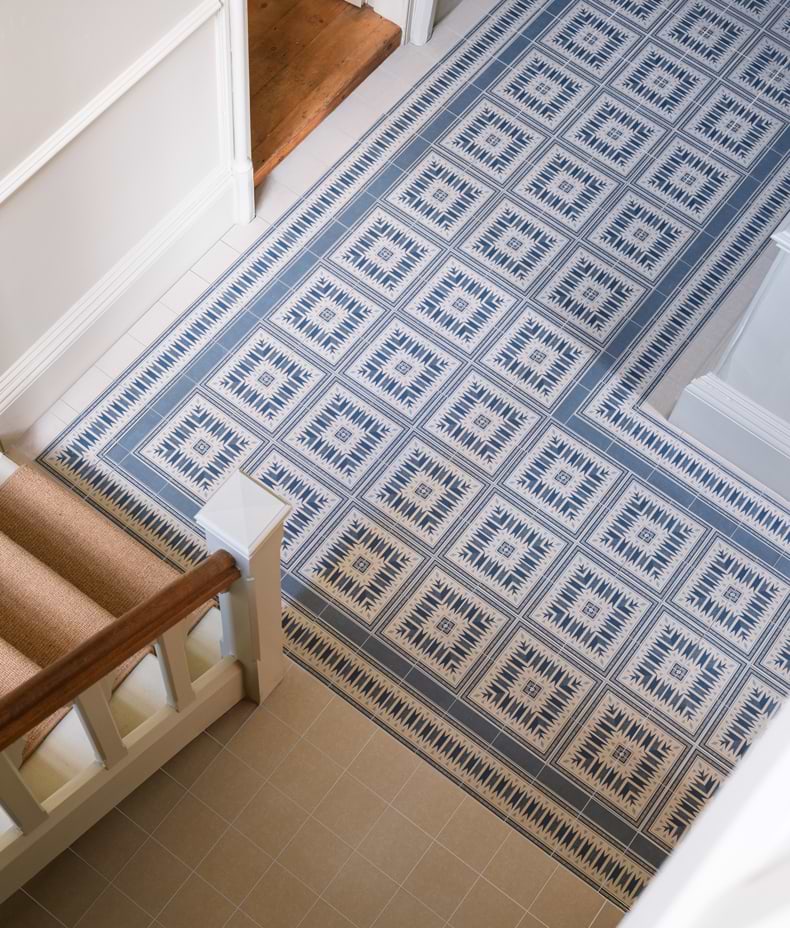 Aventuras Navy Field Porcelain