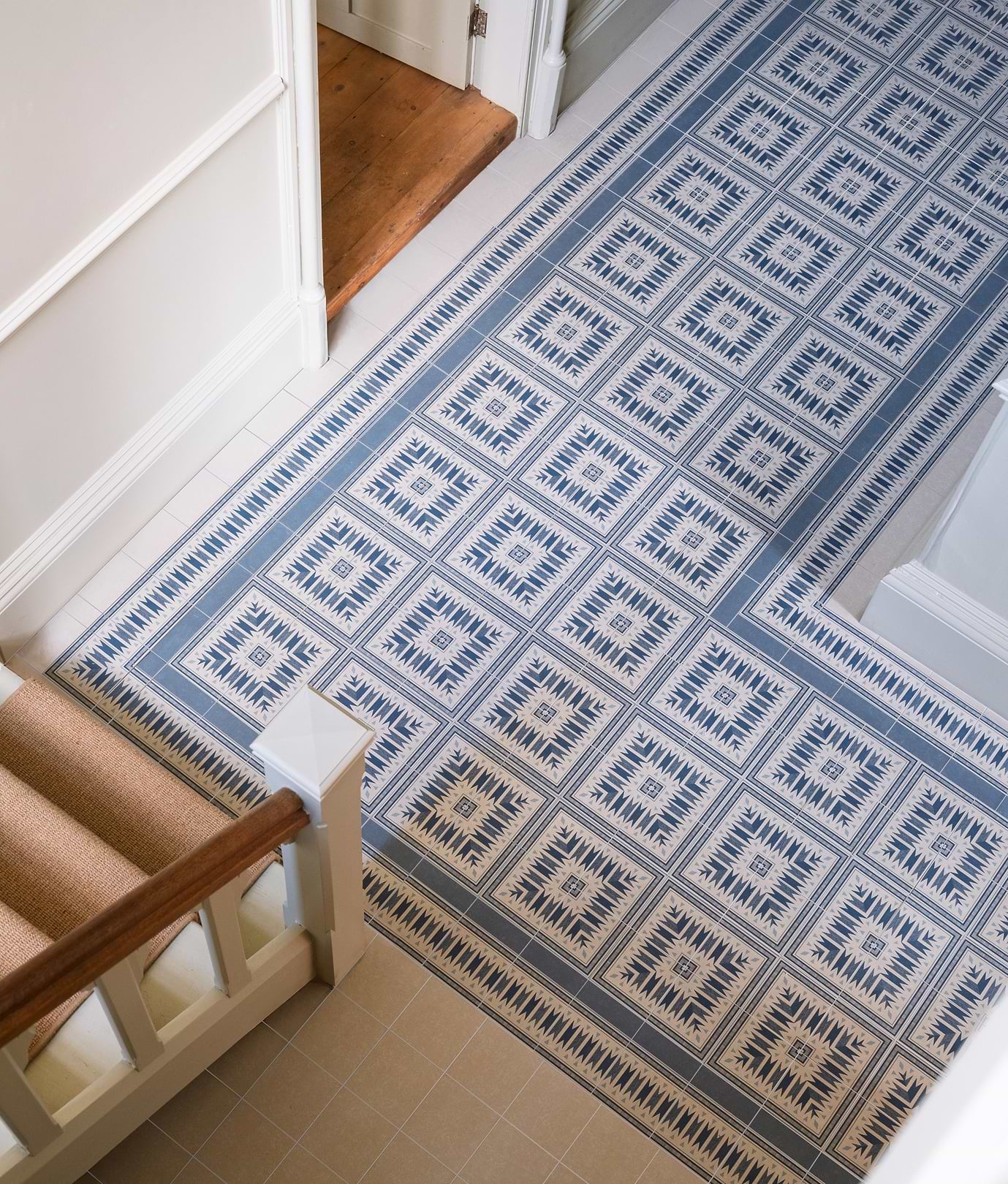 Aventuras Ziggy Corner Blue Porcelain