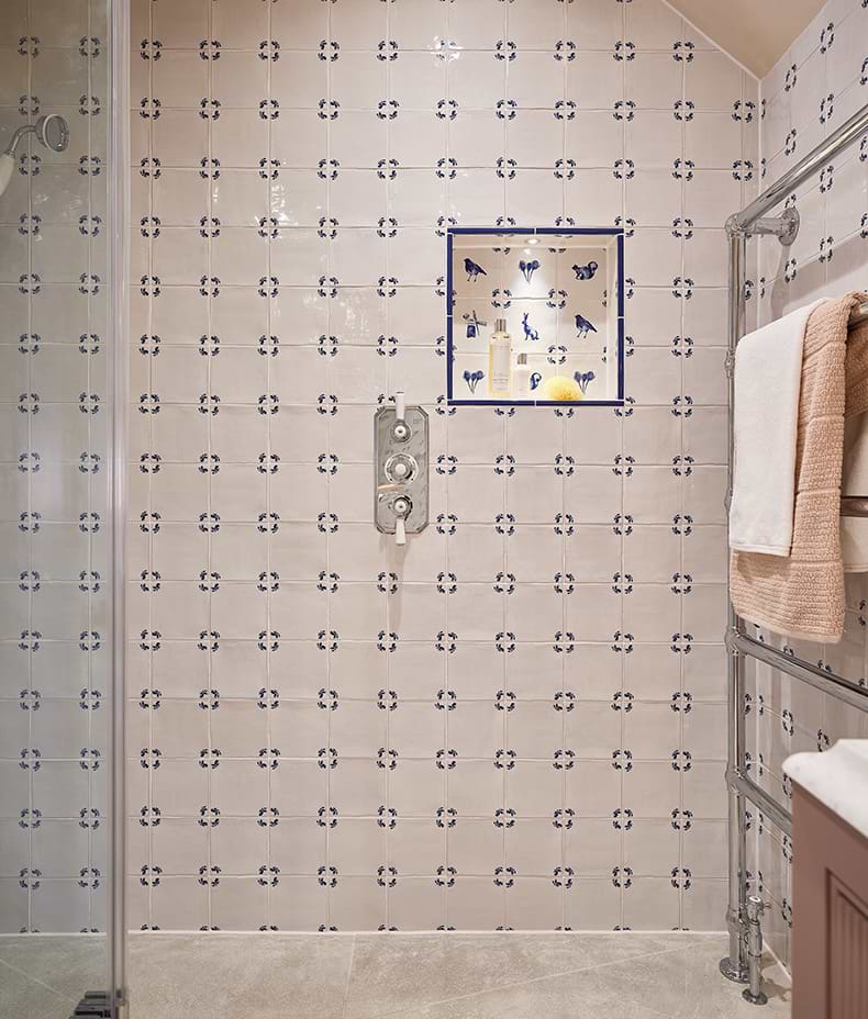 Dyrham Dairy Ceramic Oak Leaf Corner