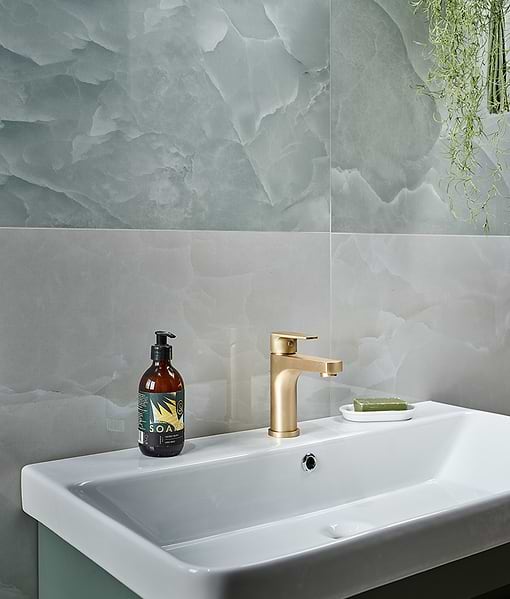 Illusion Whisper Onyx Porcelain Polished Mist