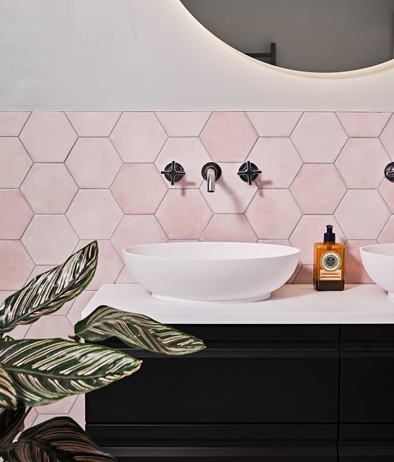 Medina Hexagon Porcelain Rosa