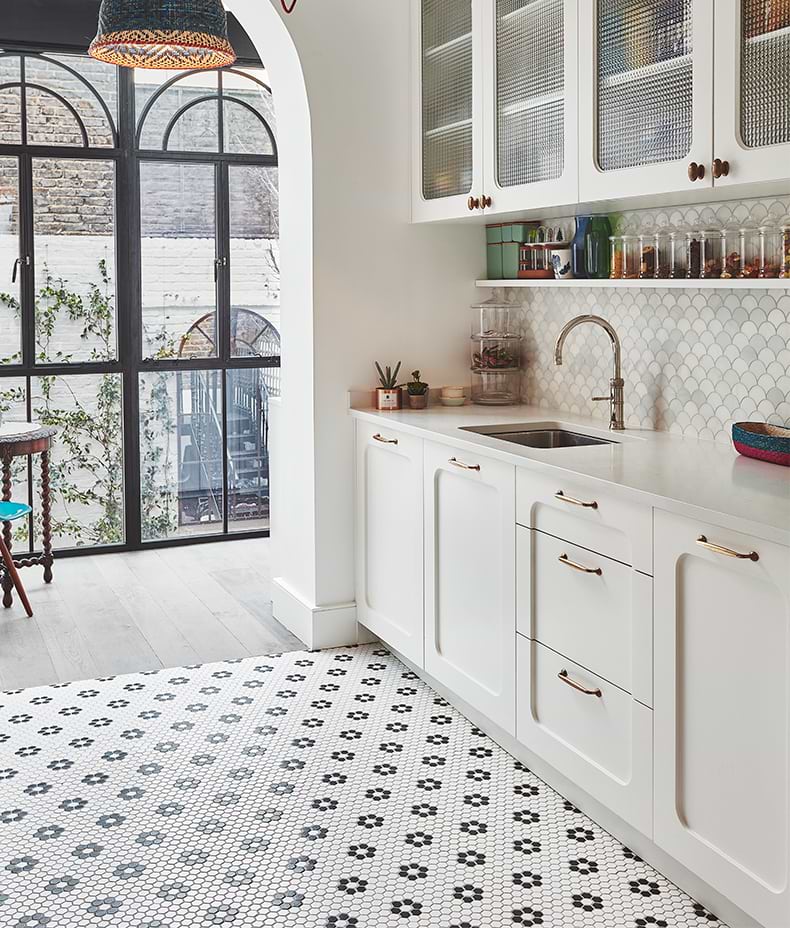 Mono Hex Porcelain Mosaic Daisy
