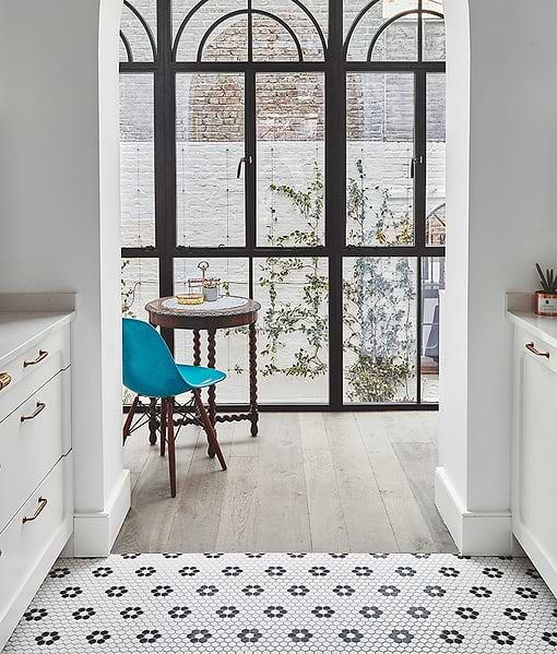 Mono Hex Porcelain Mosaic Daisy