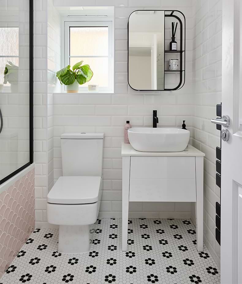 Mono Hex Porcelain Mosaic Daisy