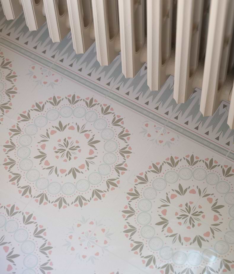 Aventuras Ziggy Border Olive Porcelain