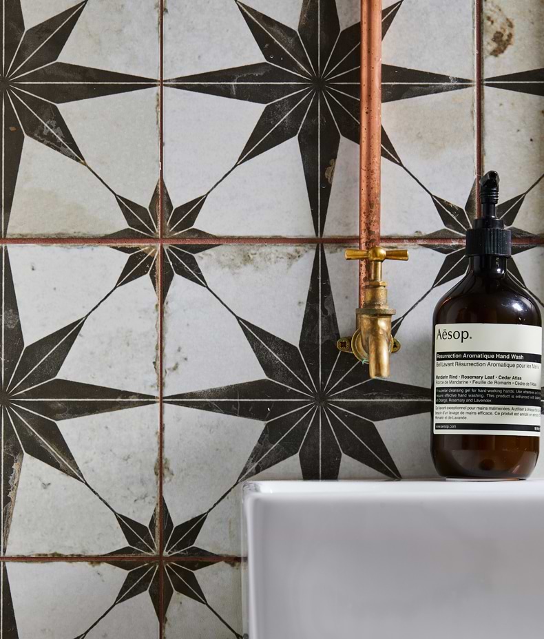 Spitalfields Ceramic Retro Star Black