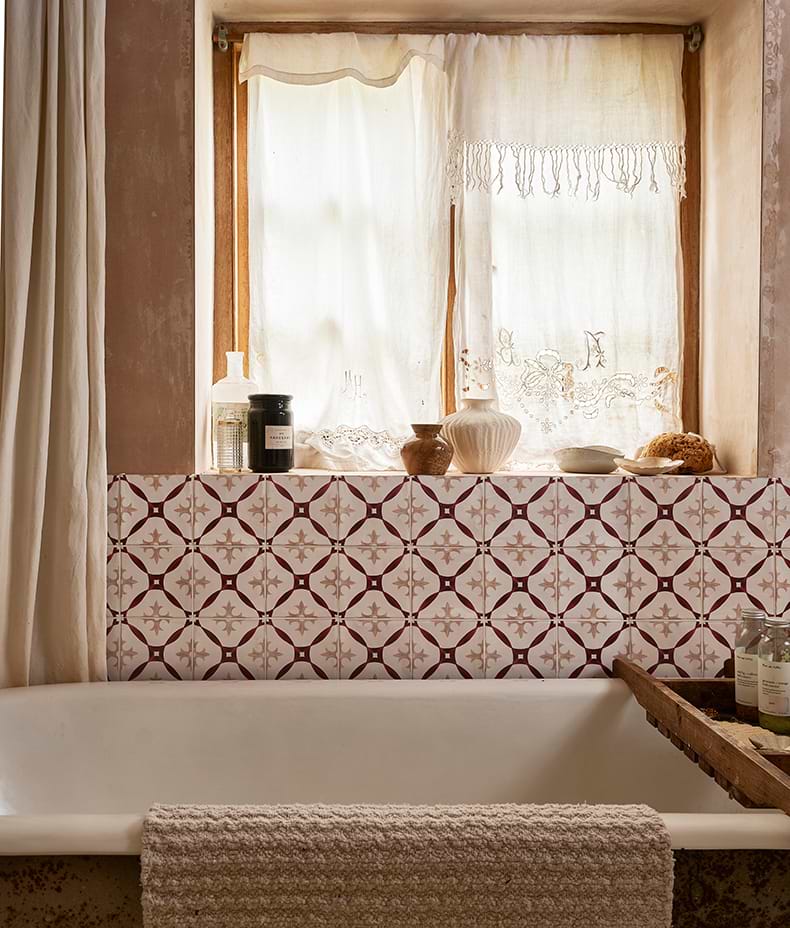 STUDIO Abbey Red Ceramic 