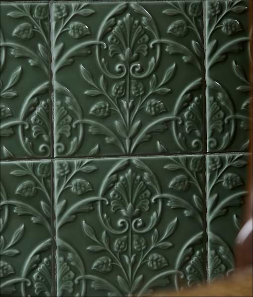 Victorian Style™ Wall Ceramic Hampton Court Vines Cabbage Green Gloss