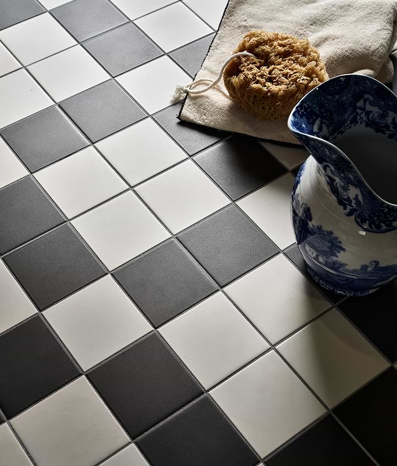 Victorian Style™ Porcelain Chess Mono B