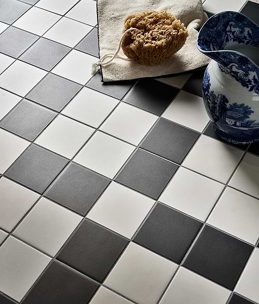 Victorian Style™ Porcelain Chess Mono B