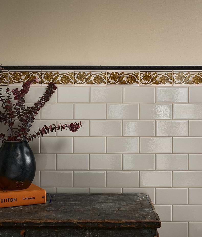 Victorian Style™ Wall Ceramic Decor Carnation Border Ochre