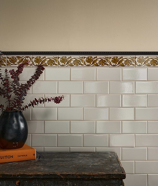 Victorian Style™ Wall Ceramic Decor Carnation Border Ochre