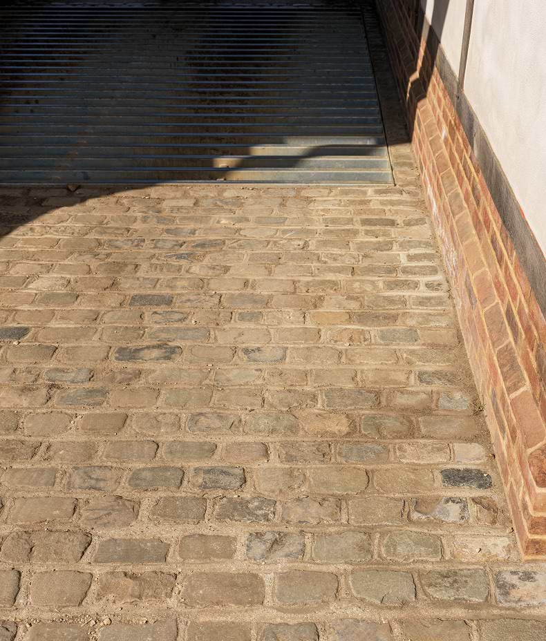 Windsor Sandstone Cobbles Reclaimed & Sawn