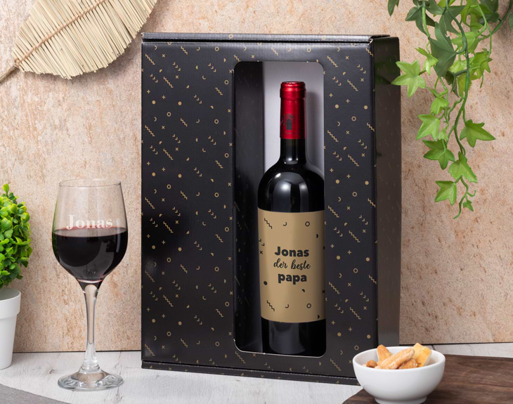 Premium-Box mit gravierter Flasche und Glas 