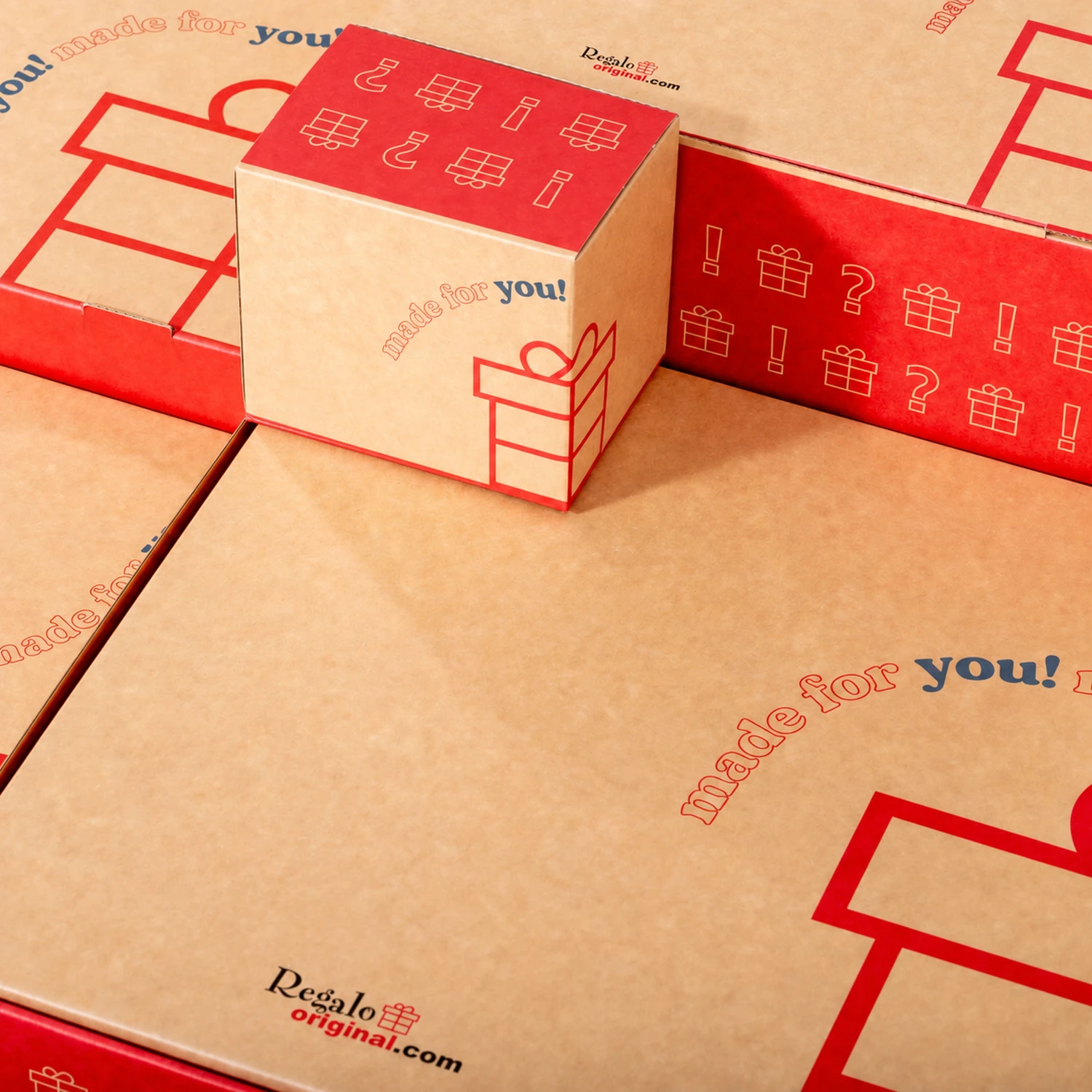 Detail der Boxen im roten und Kraft-Design von Regalo Original