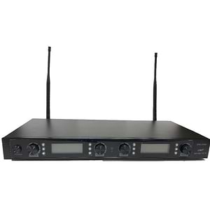 UHF-5400-5M מקלט אלחוטי המשלב 4 מקלטים במארז בודד עם אוזניים לראק ואנטנות חיצוניות של UMT