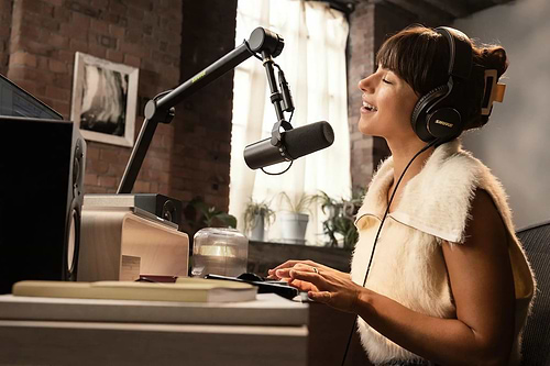 מיקרופון דינמי לקריינות דגם SM7B מבית