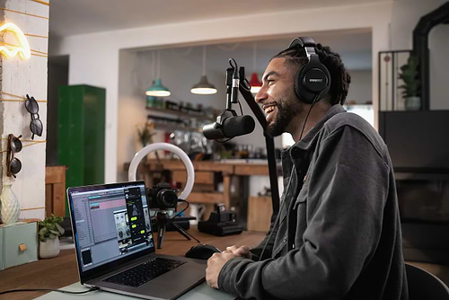 מיקרופון דינמי לקריינות דגם SM7B מבית