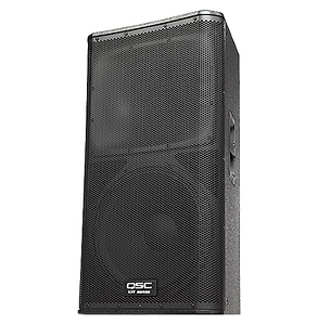 רמקול מוגבר 15" מסדרת KW QSC עם מבנה עץ איכותי, מגבר Class-D חזק וביצועי סאונד מקצועיים להגברה חיה דגם KW152 מבית QSC