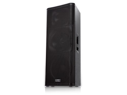 רמקול מוגבר 3WAY מסדרת KW QSC עם מבנה עץ איכותי, מגבר Class-D חזק וביצועי סאונד מקצועיים להגברה חיה דגם KW153 מבית QSC