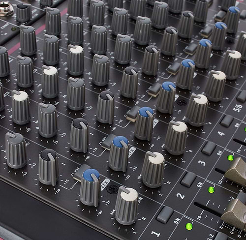 מיקסר 8 ערוצים מקליט CELEUS 600 של Phonic