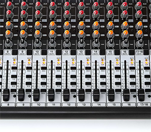 מיקסר מקצועי SX2442FX גדול עם אפקטים של Behringer