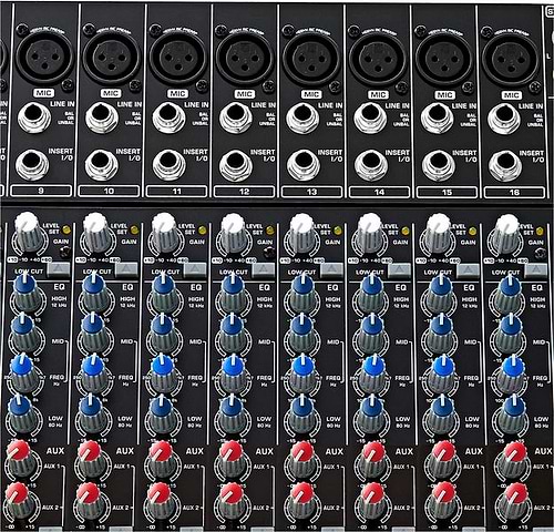 מיקסר מקצועי SX2442FX גדול עם אפקטים של Behringer