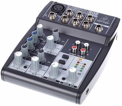 מיקסר קומפקטי XENYX 502 של Behringer