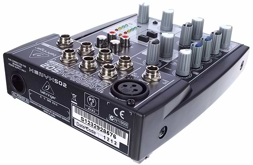 מיקסר קומפקטי XENYX 502 של Behringer
