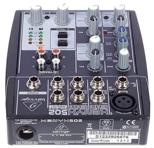 מיקסר קומפקטי XENYX 502 של Behringer