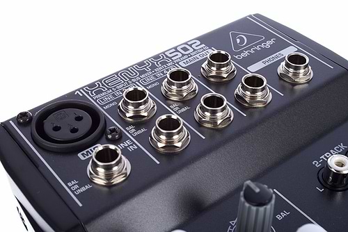 מיקסר קומפקטי XENYX 502 של Behringer
