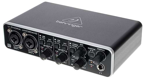 כרטיס קול UMC204HD עם כניסות מיקרופון משובחות של Behringer