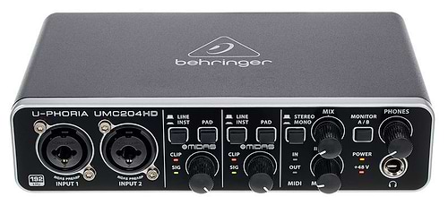 כרטיס קול UMC204HD עם כניסות מיקרופון משובחות של Behringer