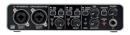 כרטיס קול UMC204HD עם כניסות מיקרופון משובחות של Behringer
