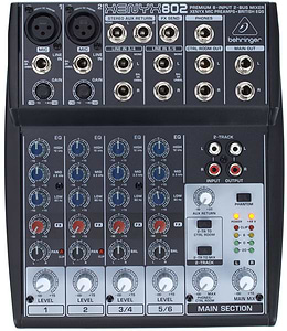 מיקסר קומפקטי Xenyx 802 של Behringer