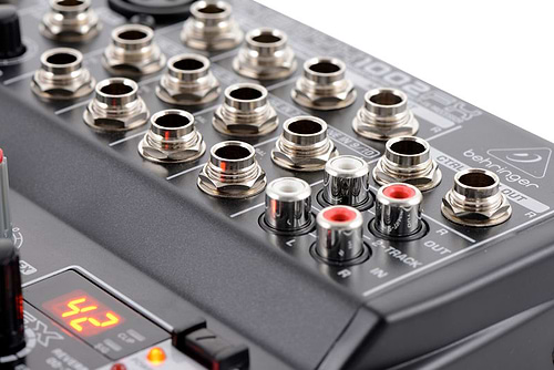 מיקסר קומפקטי Xenyx 1002FX של Behringer