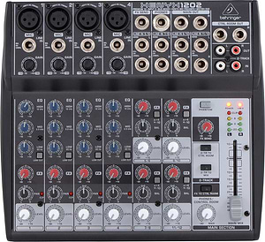 מיקסר קומפקטי Xenyx 1202 של Behringer