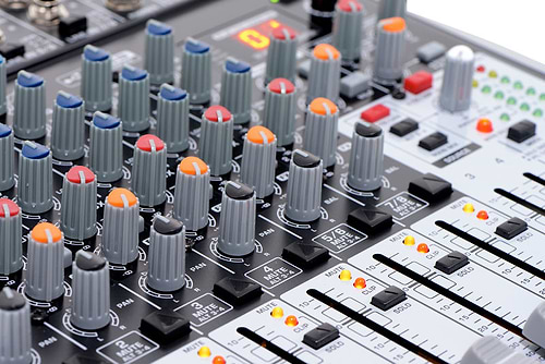 מיקסר קומפקטי Xenyx X1204USB של Behringer