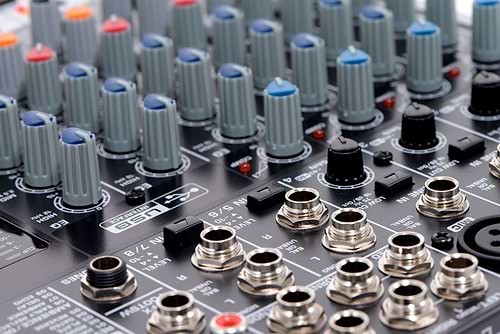 מיקסר קומפקטי Xenyx X1204USB של Behringer