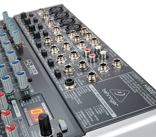 מיקסר קומפקטי Xenyx X1622USB של Behringer