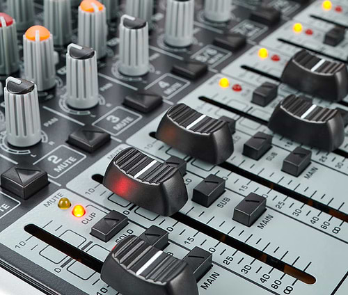 מיקסר קומפקטי Xenyx X1622USB של Behringer