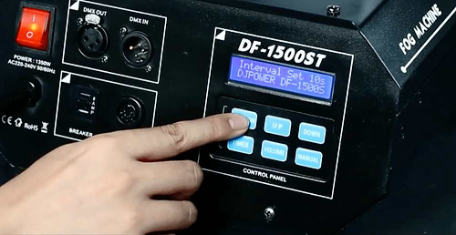 מכונת עשן בהספק 1500 וואט עם שלט אלחוטי של חברת DJ POWER