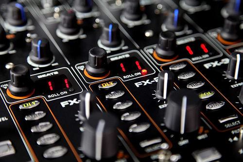 מיקסר DJ מקצועי XoneDB4 של Allen & Heath