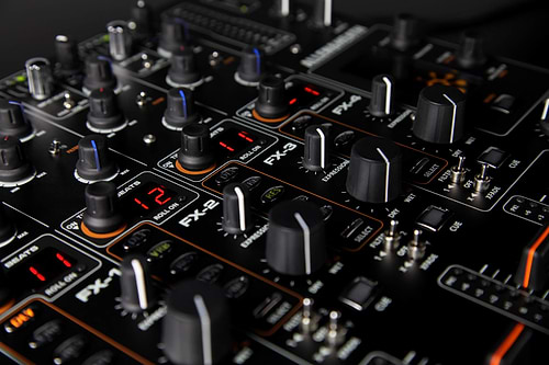 מיקסר DJ מקצועי XoneDB4 של Allen & Heath