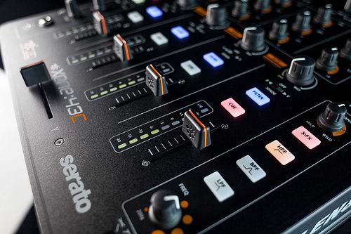 מיקסר DJ מקצועי Xone43C של Allen & Heath