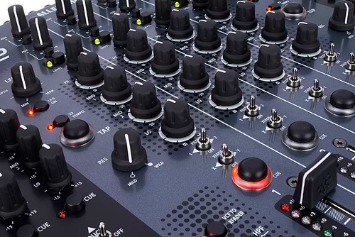 מיקסר DJ מקצועי Xone92 של Allen & Heath