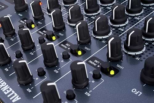 מיקסר DJ מקצועי Xone92 של Allen & Heath