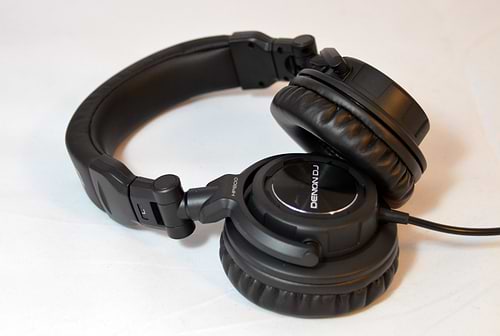 אוזניות תקליטן HP800 של Denon 