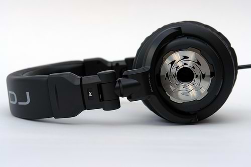 אוזניות תקליטן HP700 של Denon 